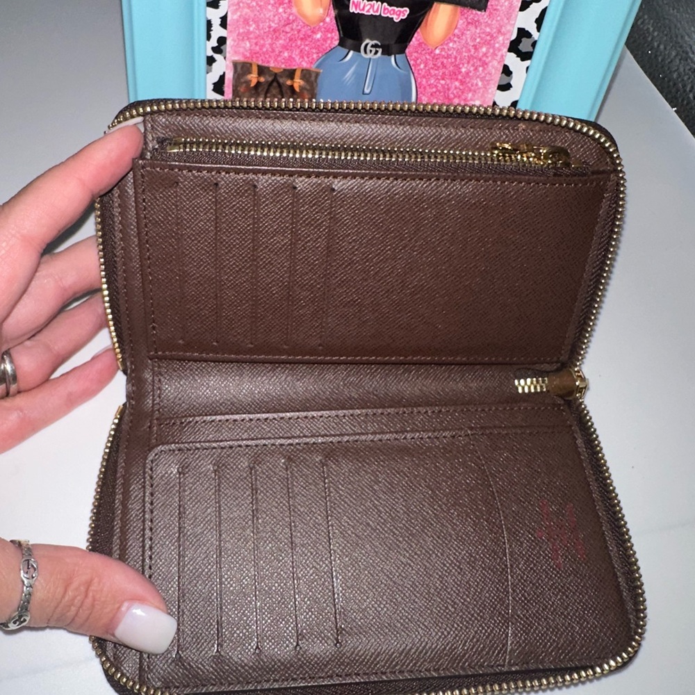 SOLD~Compact organizer wallet - Picture 3 of 8